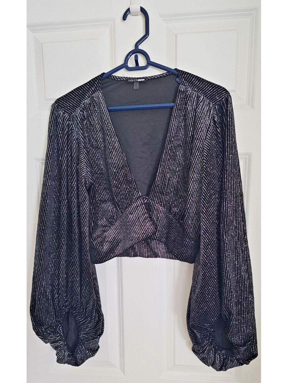 Fashion nova black shimmery long sleeve crop top Long Sleeve size Medium